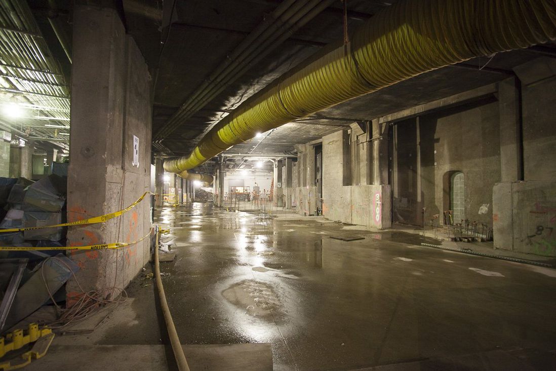Here we're looking down the massive concourse– some of this space used to be used for the Grand Central yard (it was called the Madison Yard) where trains would be stored.  That yard has been moved to the Bronx.<br/>